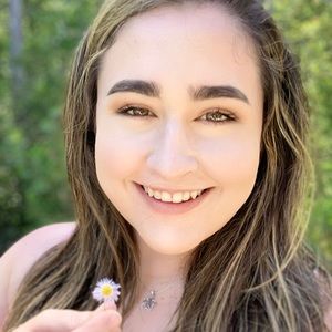 Meet your Posher, Aly